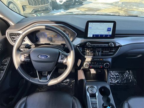 Used 2022 Ford Escape Titanium image 9