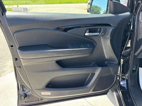 Used 2018 Honda Pilot Touring image 19