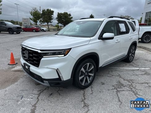 Used 2025 Honda Pilot Touring image 13