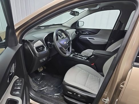 Used 2019 Chevrolet Equinox LS w/ LS Convenience Package image 24