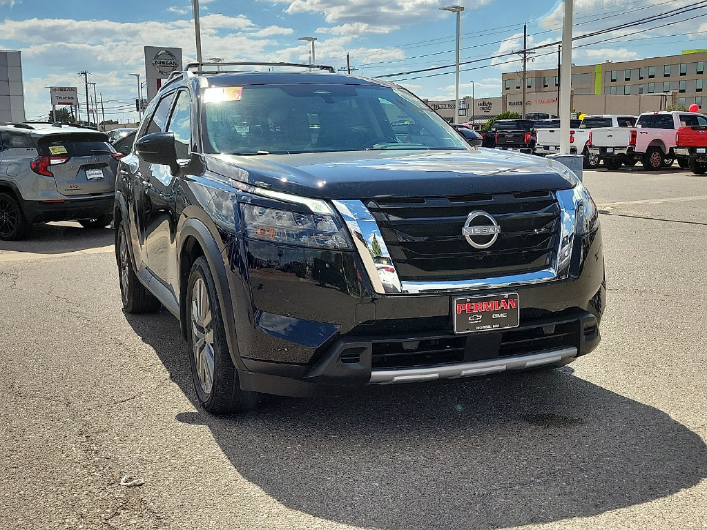 Used 2025 Nissan Pathfinder SL w/ SL Premium Package FWD image 2