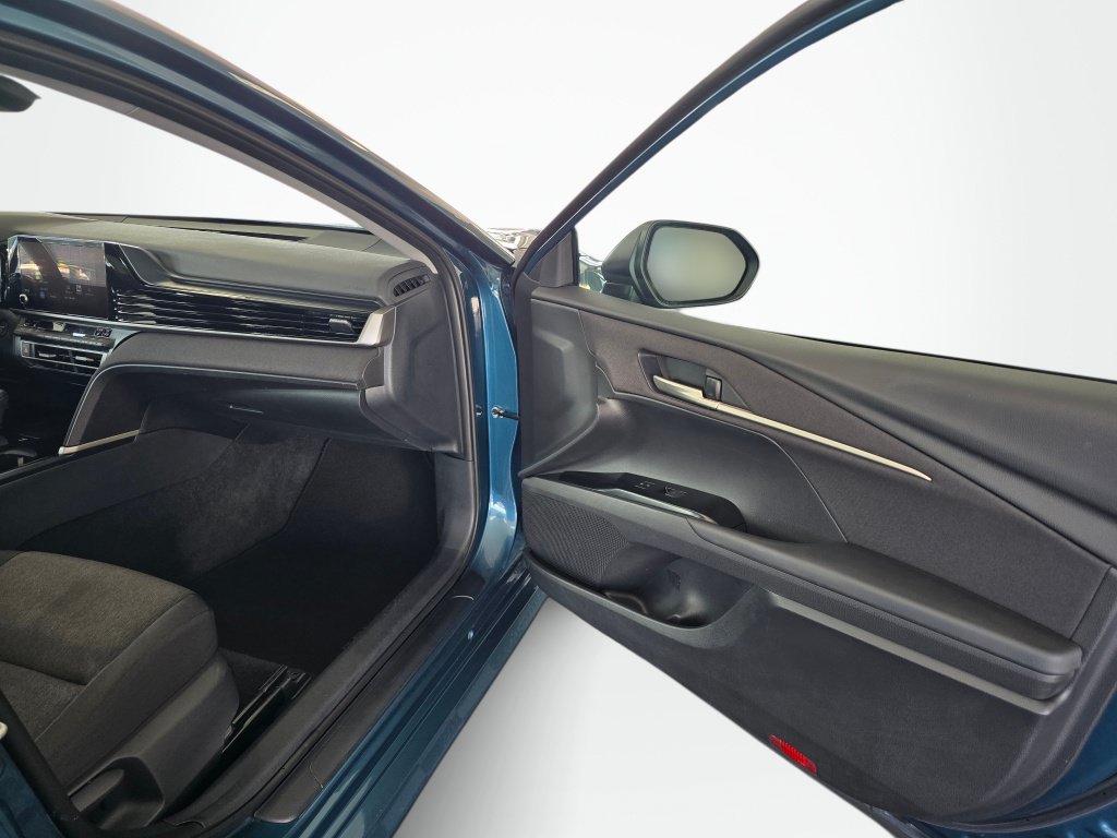 Used 2025 Toyota Camry LE w/ Convenience Package FWD image 37