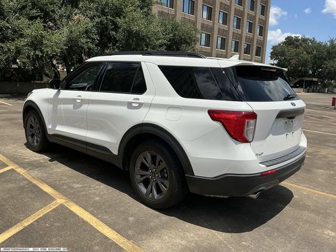 Used 2022 Ford Explorer XLT w/ Equipment Group 202A RWD image 4