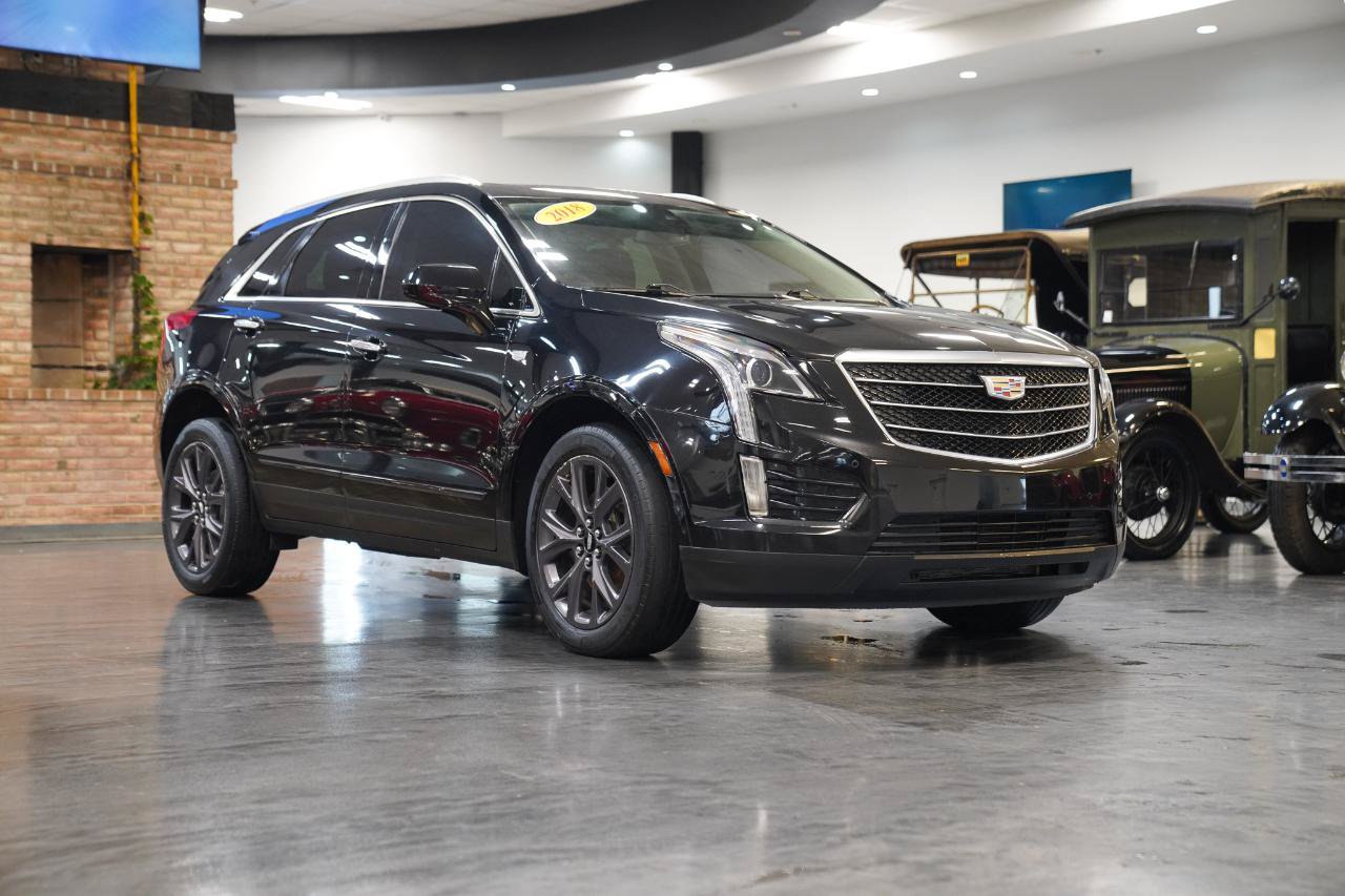 Used 2018 Cadillac XT5 Luxury w/ LPO, Black Ice Package FWD image 5