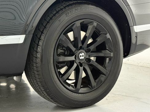 Used 2019 Bentley Bentayga image 54