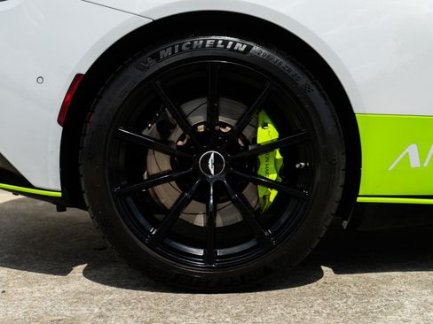 Used 2019 Aston Martin DB11 AMR RWD image 28