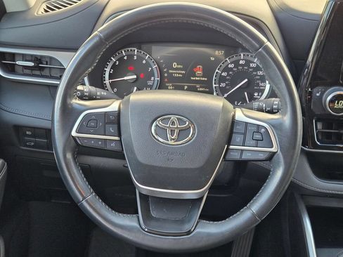 Used 2022 Toyota Highlander XLE AWD/4WD image 13