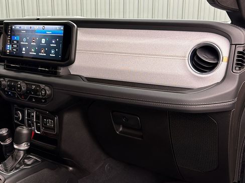 Used 2025 Jeep Wrangler Unlimited Sahara image 42