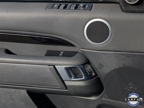 Used 2020 Land Rover Discovery SE image 19