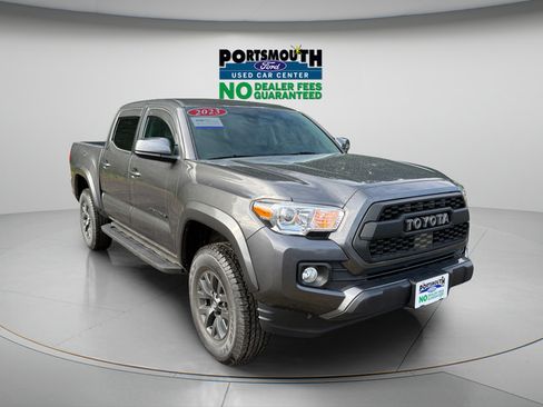Used 2023 Toyota Tacoma SR5 AWD/4WD image 19