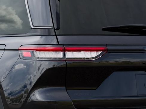 New 2026 Jeep Grand Cherokee Limited AWD/4WD image 9