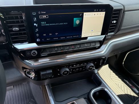 Used 2024 Chevrolet Silverado 1500 LT Trail Boss w/ Convenience Package II image 18