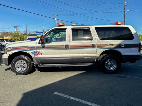 Used 2005 Ford Excursion XLT AWD/4WD image 7