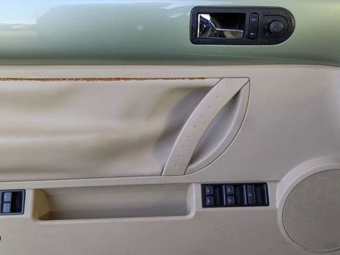 Used 2008 Volkswagen Beetle SE image 12