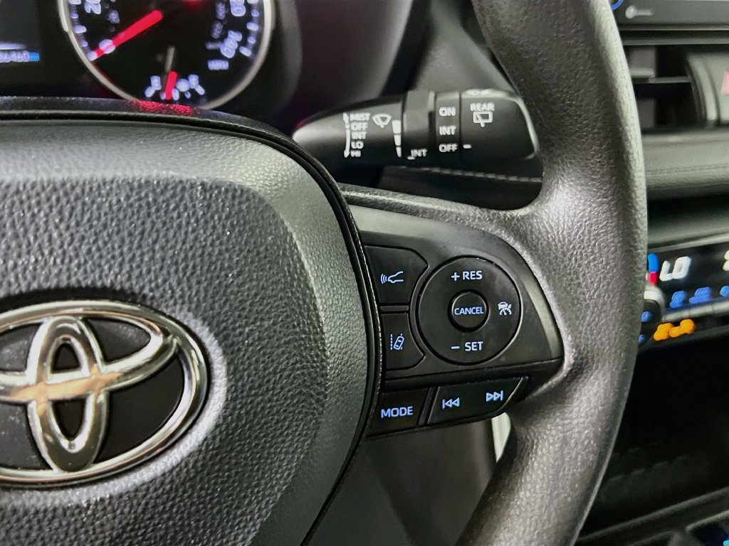 Used 2021 Toyota RAV4 XLE AWD/4WD image 17