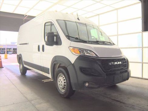 Used 2025 RAM ProMaster 2500 w/ Convenience Group FWD image 3