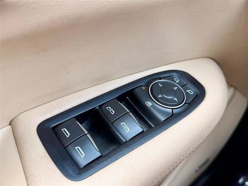 Used 2018 Cadillac XT5 FWD image 17