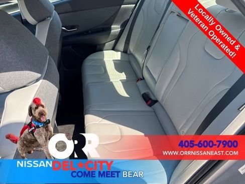 Used 2025 Hyundai Elantra Limited FWD image 11