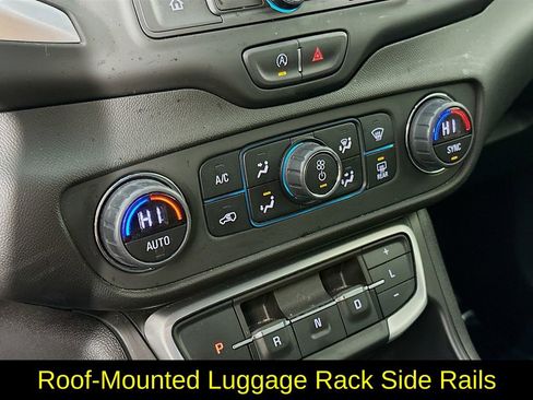 Used 2024 GMC Terrain SLE w/ Driver Convenience Package image 22