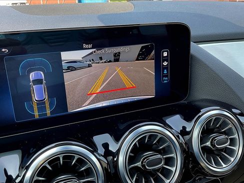 Used 2025 Mercedes-Benz GLA 35 AMG 4MATIC image 21