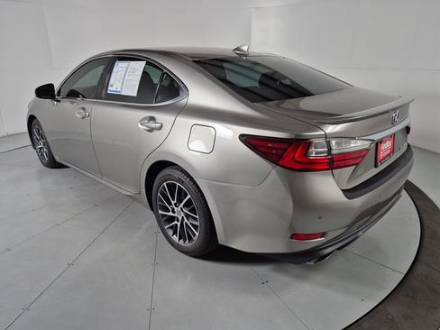 Used 2017 Lexus ES 350 w/ Premium Package image 3