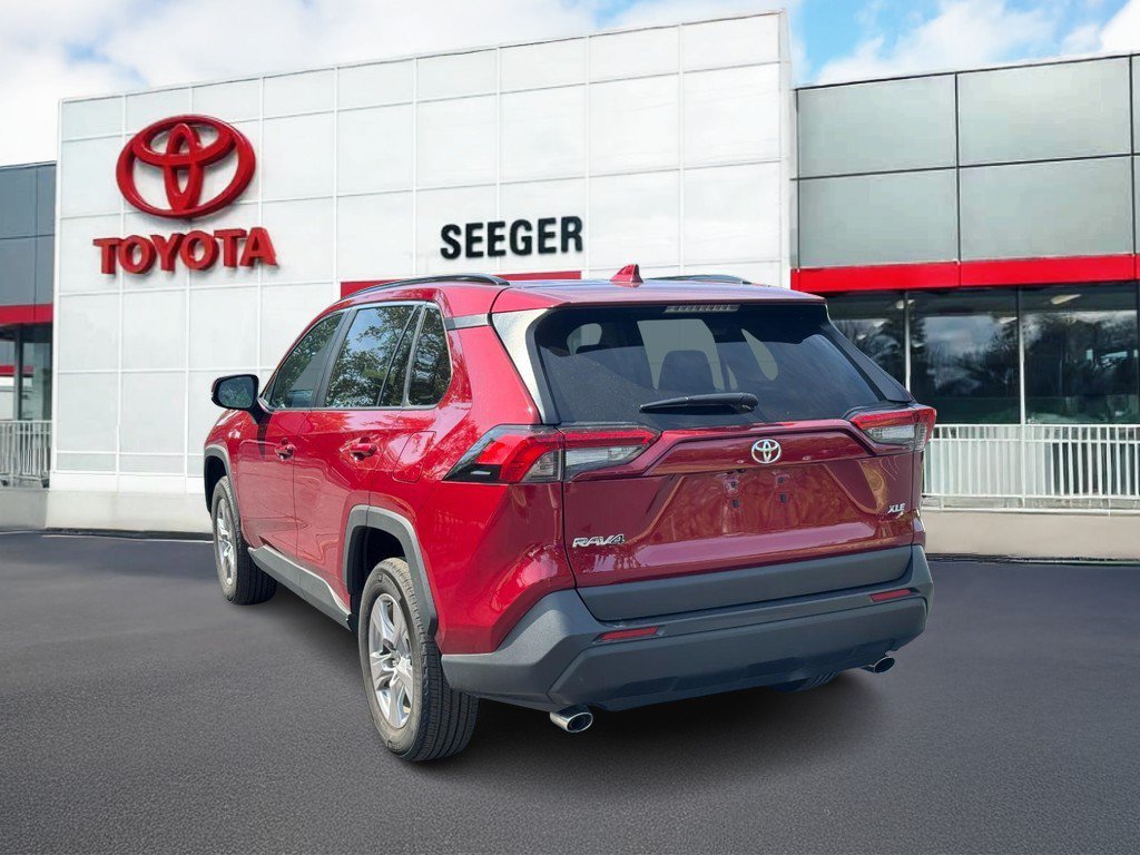 Used 2025 Toyota RAV4 XLE FWD image 9