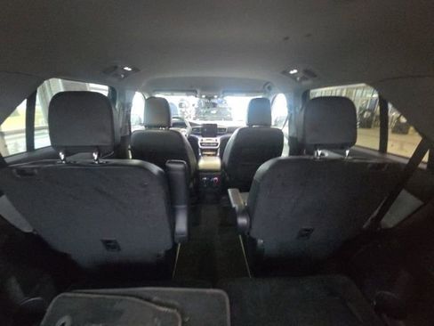 Used 2022 Ford Explorer XLT w/ Equipment Group 202A image 13