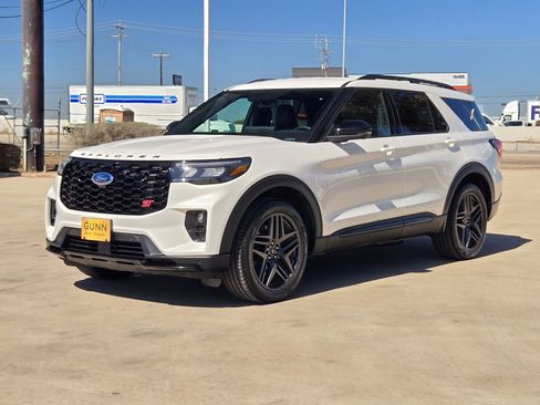 Used 2025 Ford Explorer ST image 7