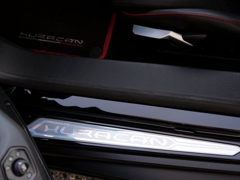 Used 2022 Lamborghini Huracan EVO image 19