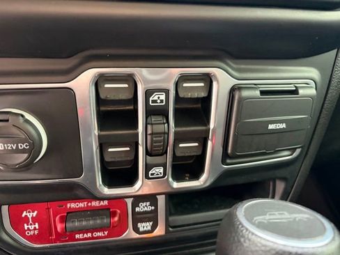 Used 2022 Jeep Gladiator Rubicon image 11