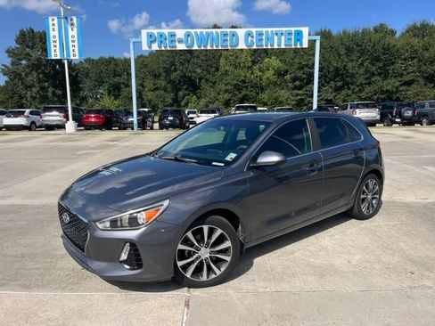 Used 2018 Hyundai Elantra GT FWD image 2