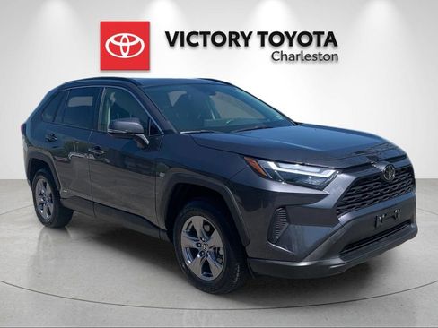 Used 2025 Toyota RAV4 XLE image 5