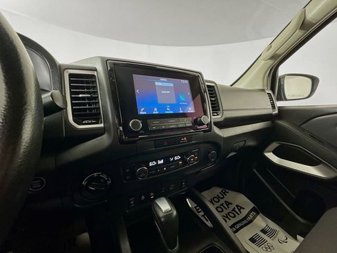 Used 2022 Nissan Frontier SV image 17