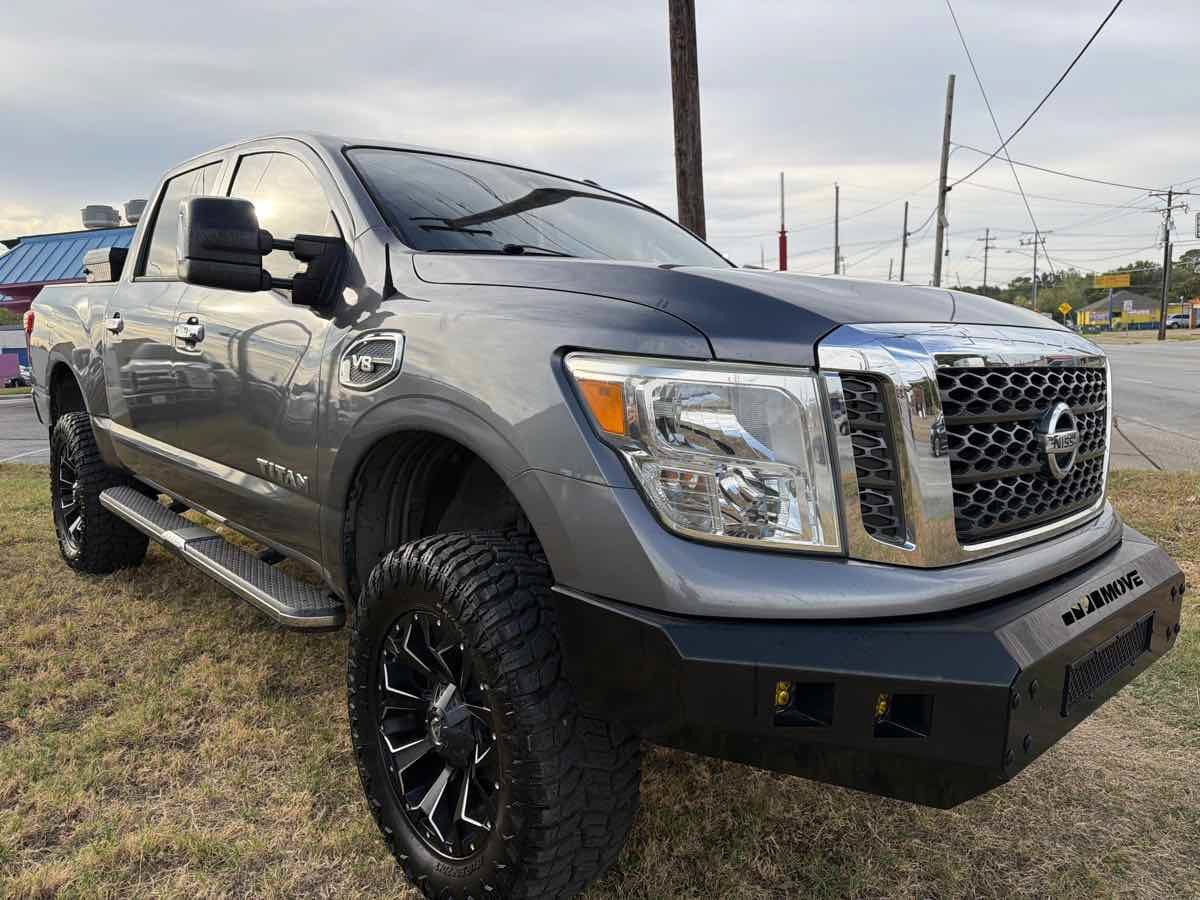 Used 2017 Nissan Titan SV AWD/4WD image 2