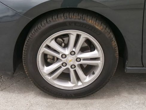Used 2018 Chevrolet Cruze LT FWD image 5