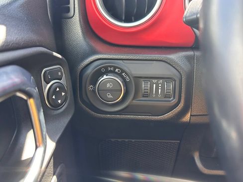 Used 2022 Jeep Gladiator Rubicon w/ LED Lighting Group AWD/4WD image 31