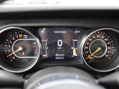 Used 2021 Jeep Wrangler Unlimited Sahara image 36