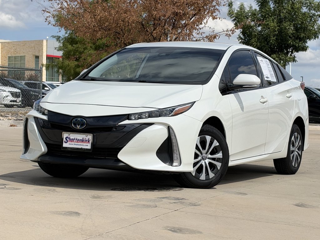 Used 2020 Toyota Prius Prime XLE FWD image 2