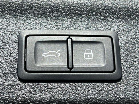 Used 2025 Audi Q3 2.0T Premium w/ Convenience Package image 19