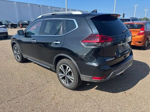 Used 2019 Nissan Rogue SV w/ Premium Package AWD/4WD image 4