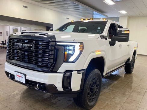 Used 2024 GMC Sierra 3500 Denali Ultimate AWD/4WD image 4