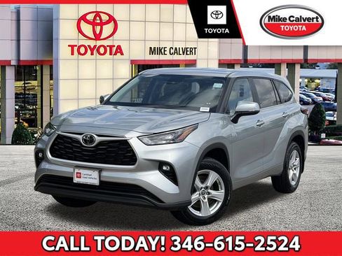 Certified 2024 Toyota Highlander LE AWD/4WD image 1