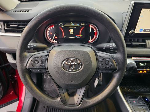 Used 2025 Toyota RAV4 LE image 21