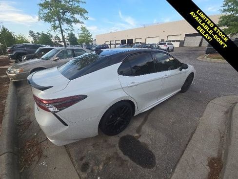 Used 2022 Toyota Camry XSE FWD image 9