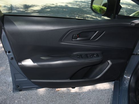 Used 2026 Toyota Prius Plug-In Hybrid FWD image 9
