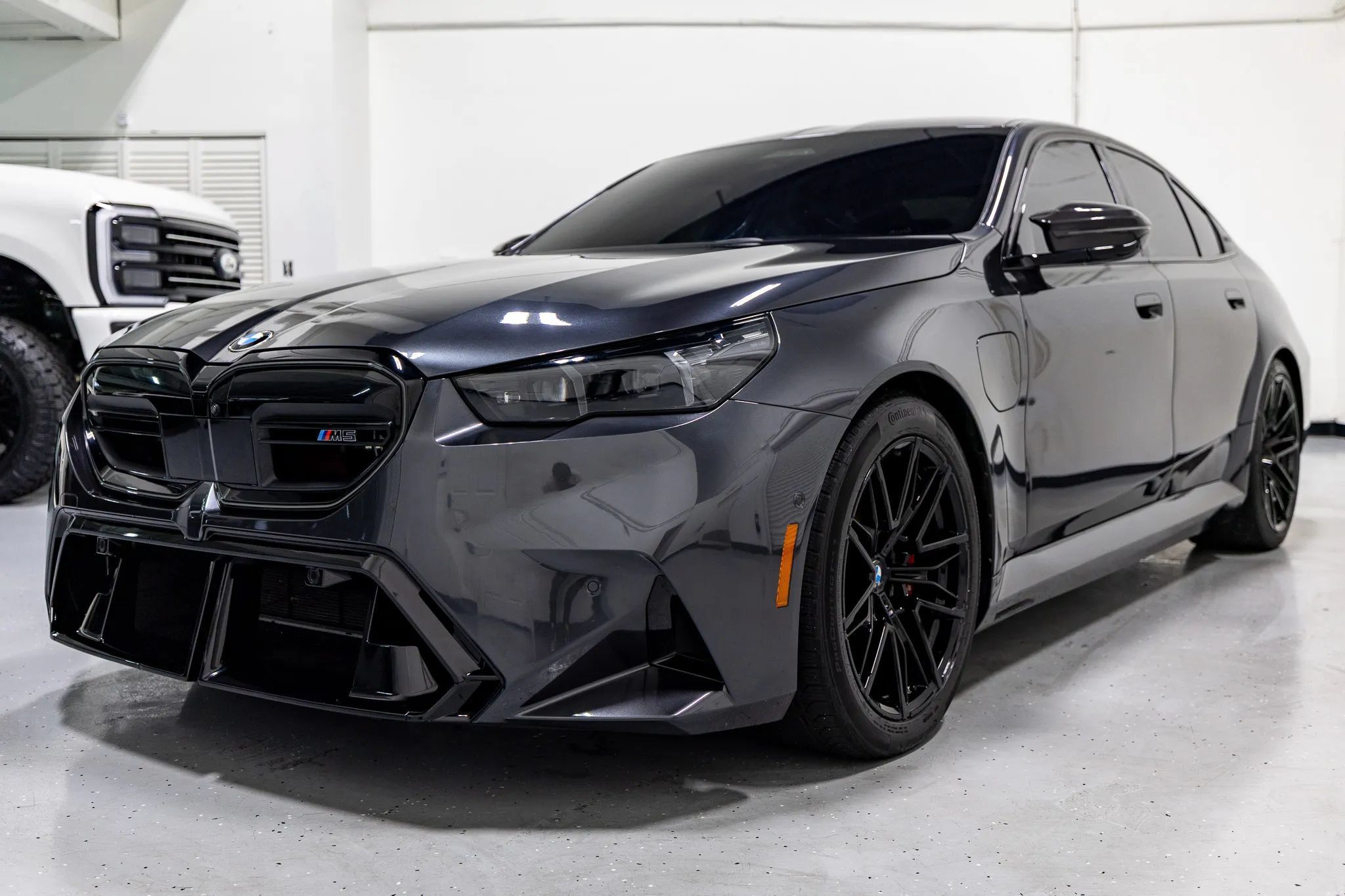 Used 2025 BMW M5 w/ Carbon Package AWD/4WD image 2