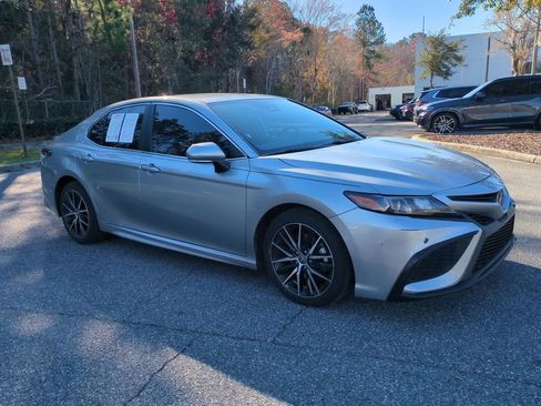 Certified 2022 Toyota Camry SE image 3