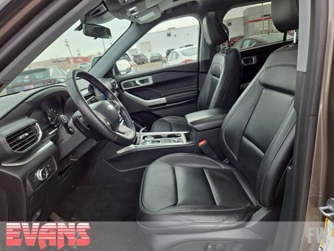 Used 2021 Ford Explorer XLT w/ Equipment Group 202A image 19