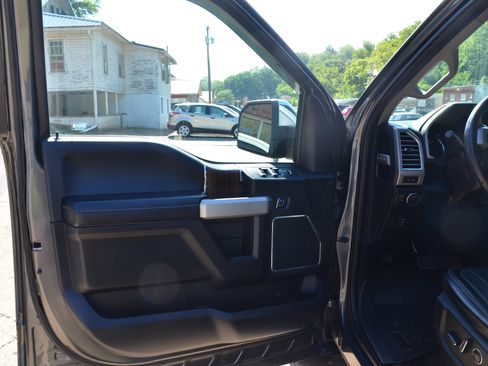 Used 2016 Ford F150 Lariat w/ Equipment Group 502A Luxury AWD/4WD image 32
