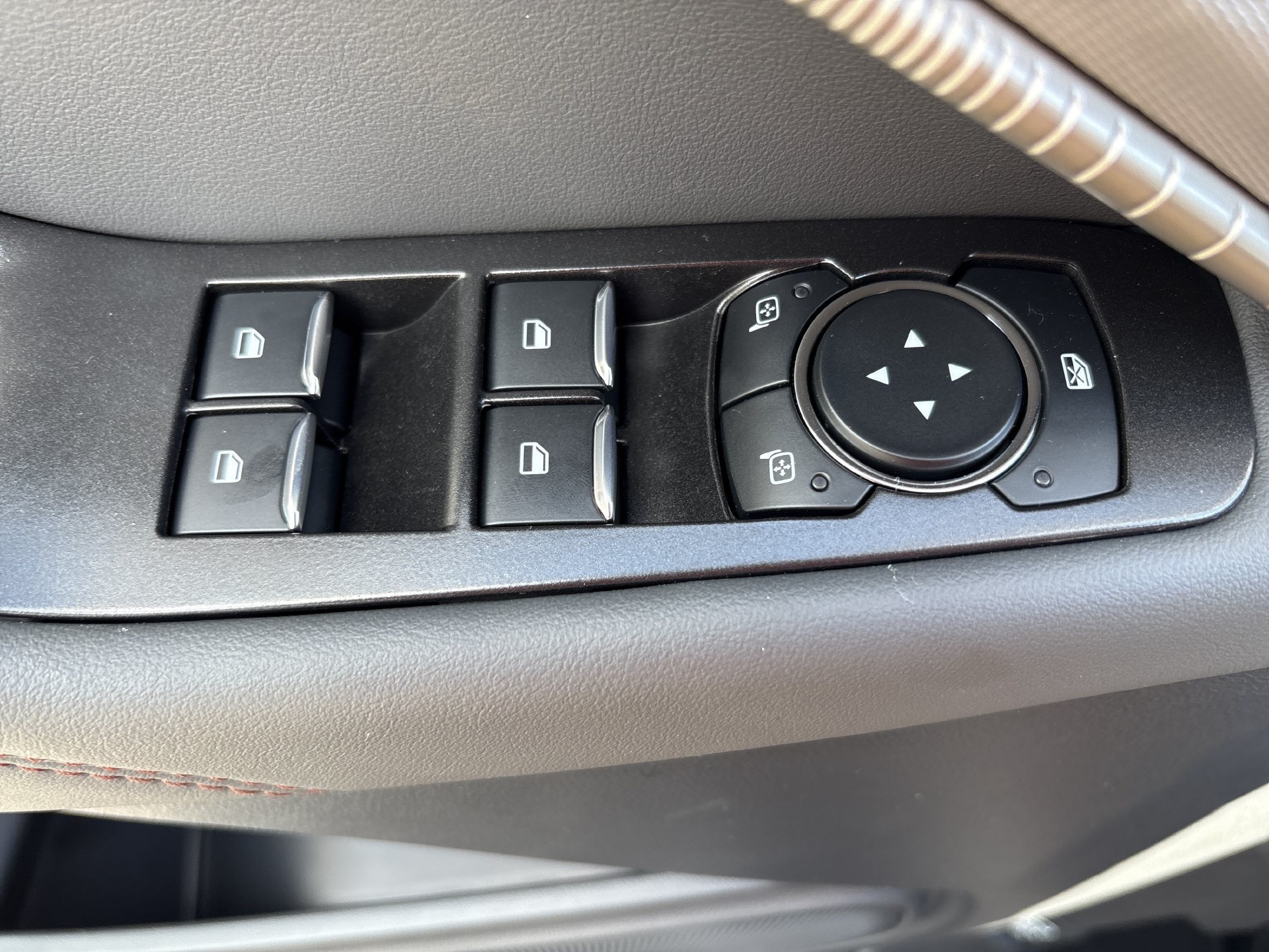 New 2026 Ford Explorer Active RWD image 15
